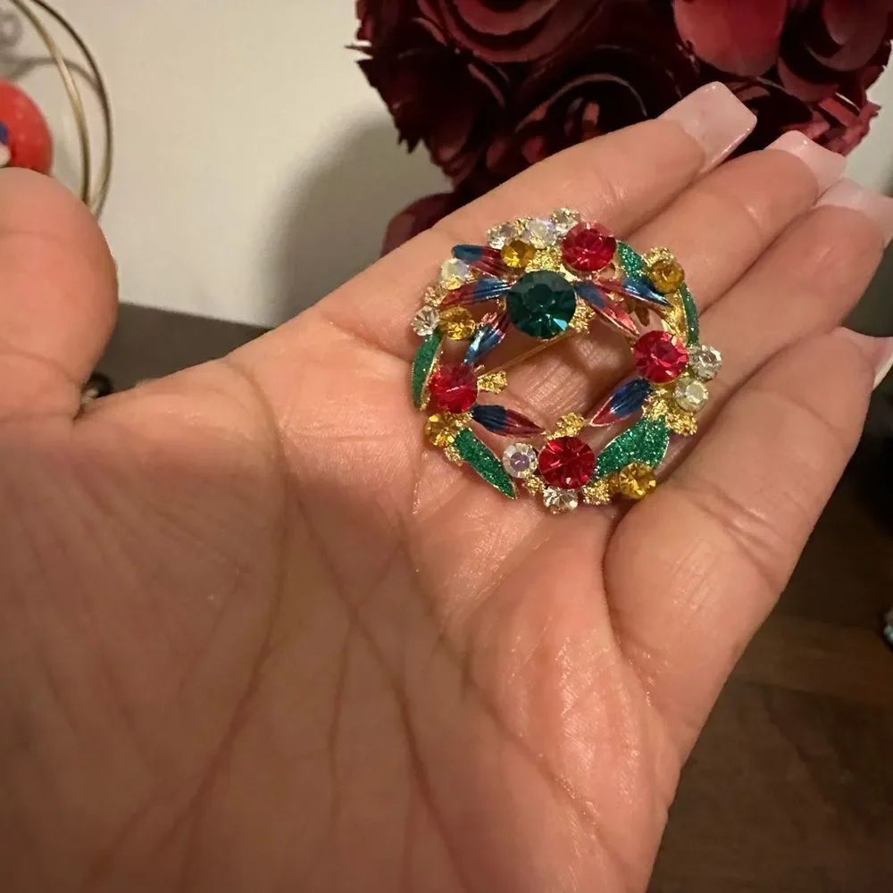 Vintage Rhinestone Wreath Brooch